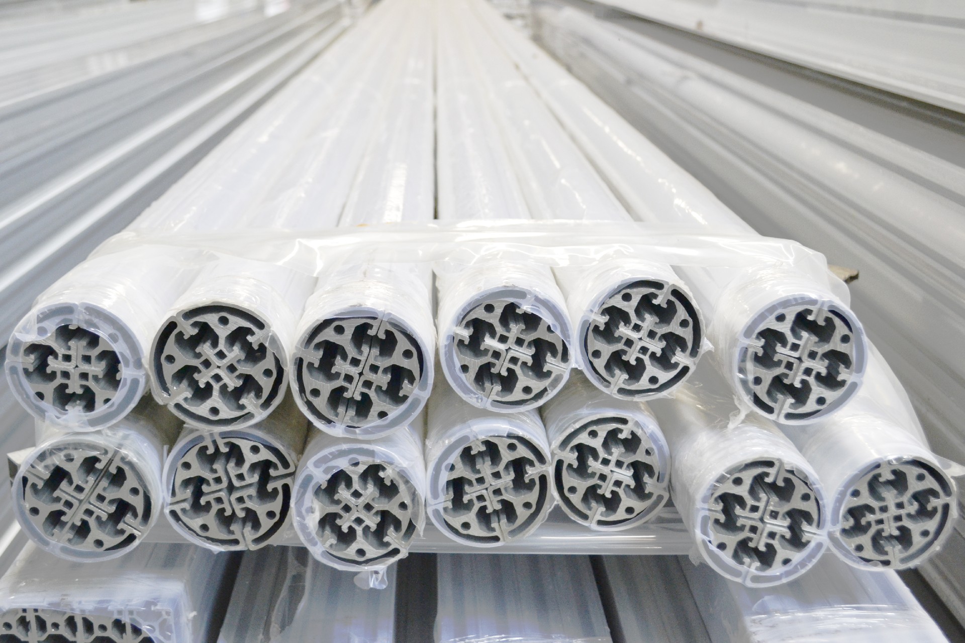 How Aluminum Extrusion Technology Improves Product Strength and Precision? (Engineering Explained)